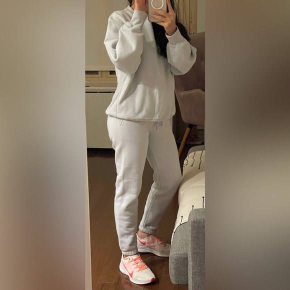 Aritzia Tna Cozy Fleece Sweatsuit (mirror blue) - Picture 4 of 17